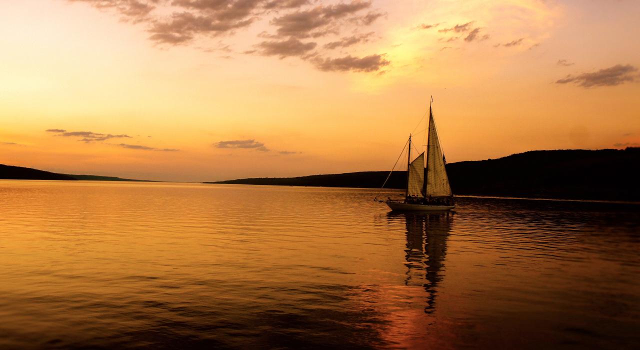 落日时分泛舟塞内卡湖