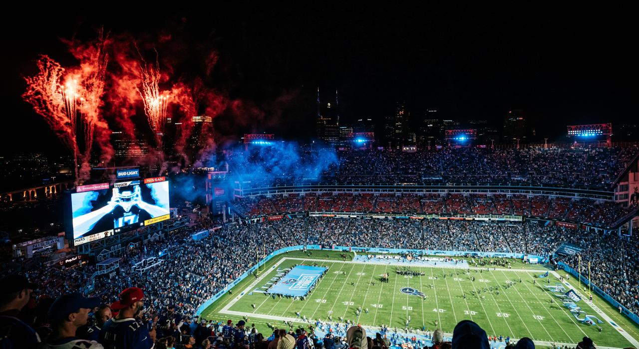 一场激动人心的田纳西泰坦队橄榄球赛