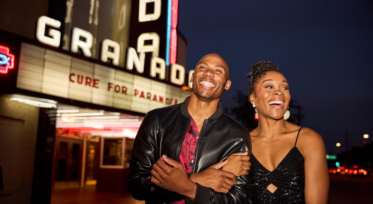 在历史悠久的格拉纳达剧院度过美好夜晚