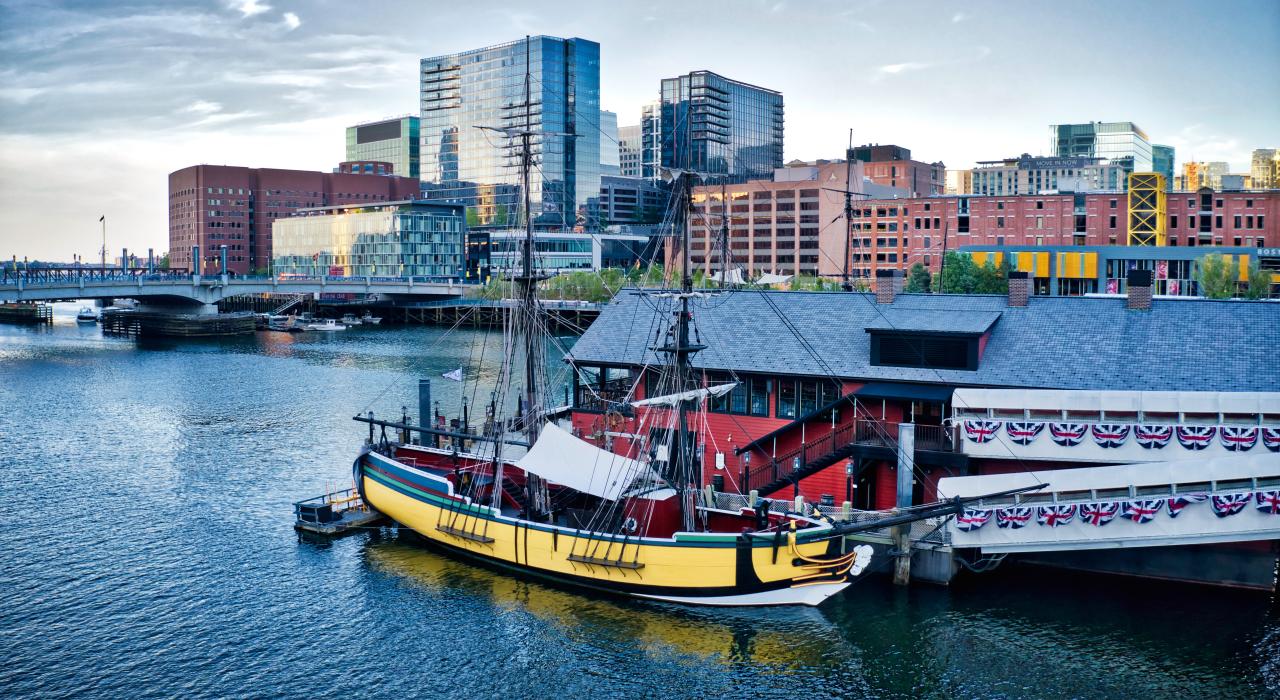 历史悠久的 Fort Point 社区内的瀑布美景