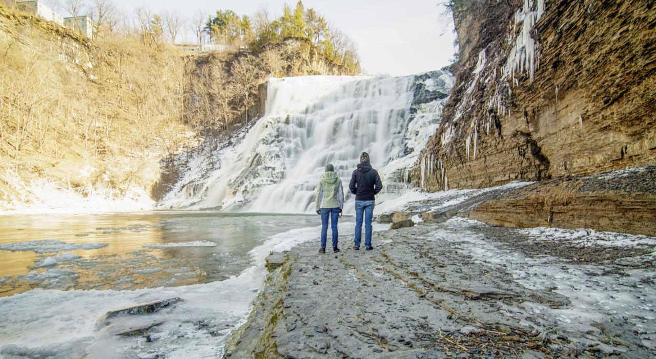 冬季的伊萨卡瀑布