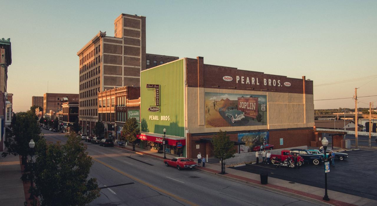 主街 66 号公路壁画公园向“母亲之路”致敬的艺术作品