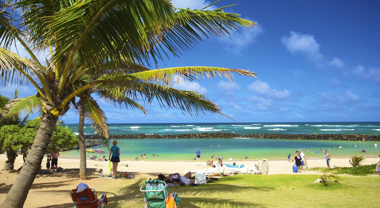 在利德盖特海滩公园 (Lydgate Beach Park) 尽享天堂般的宁静时光