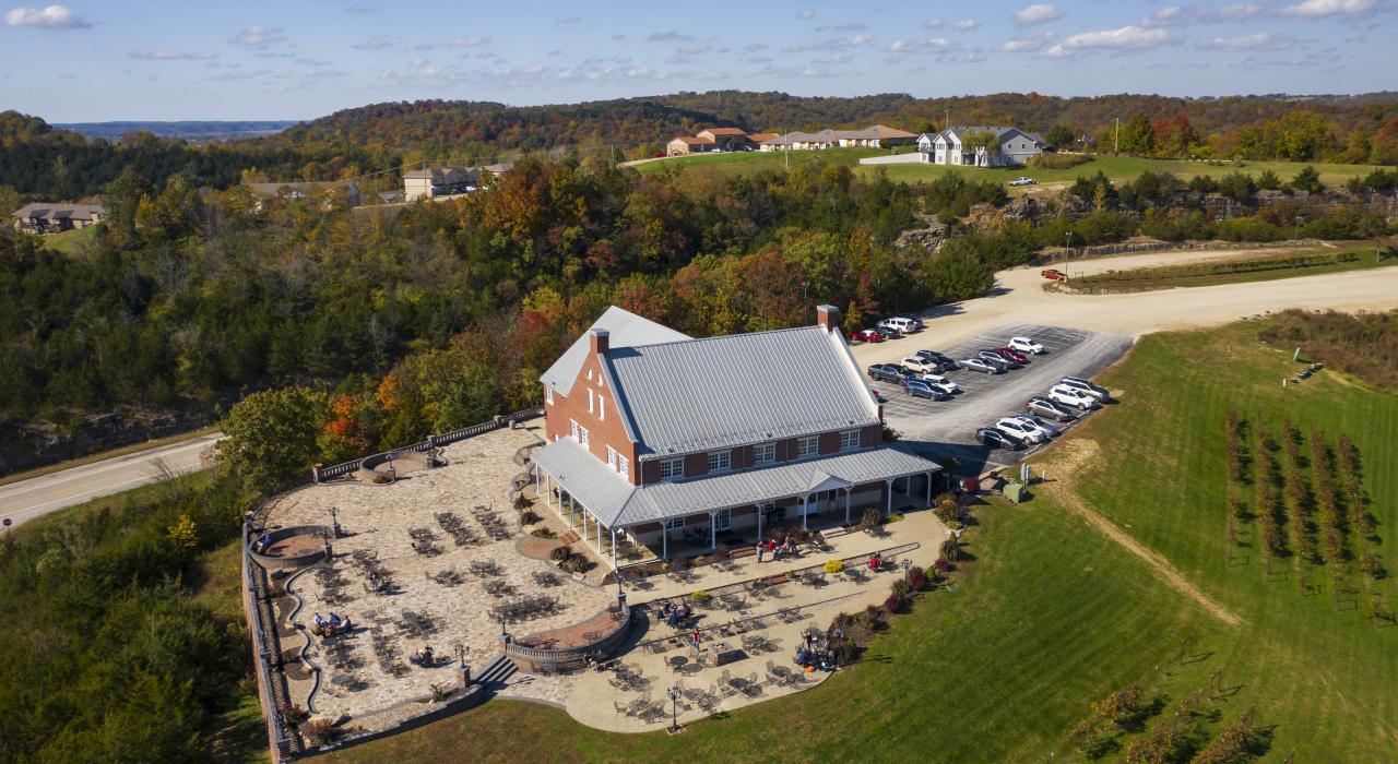 在 Canterbury Hill Winery and Restaurant 餐厅小憩