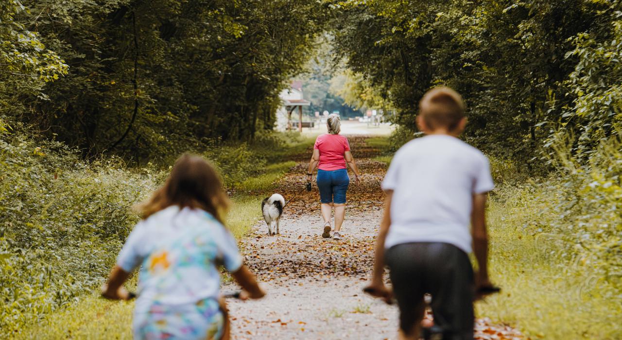 和家人一起在凯蒂步道上呼吸新鲜空气