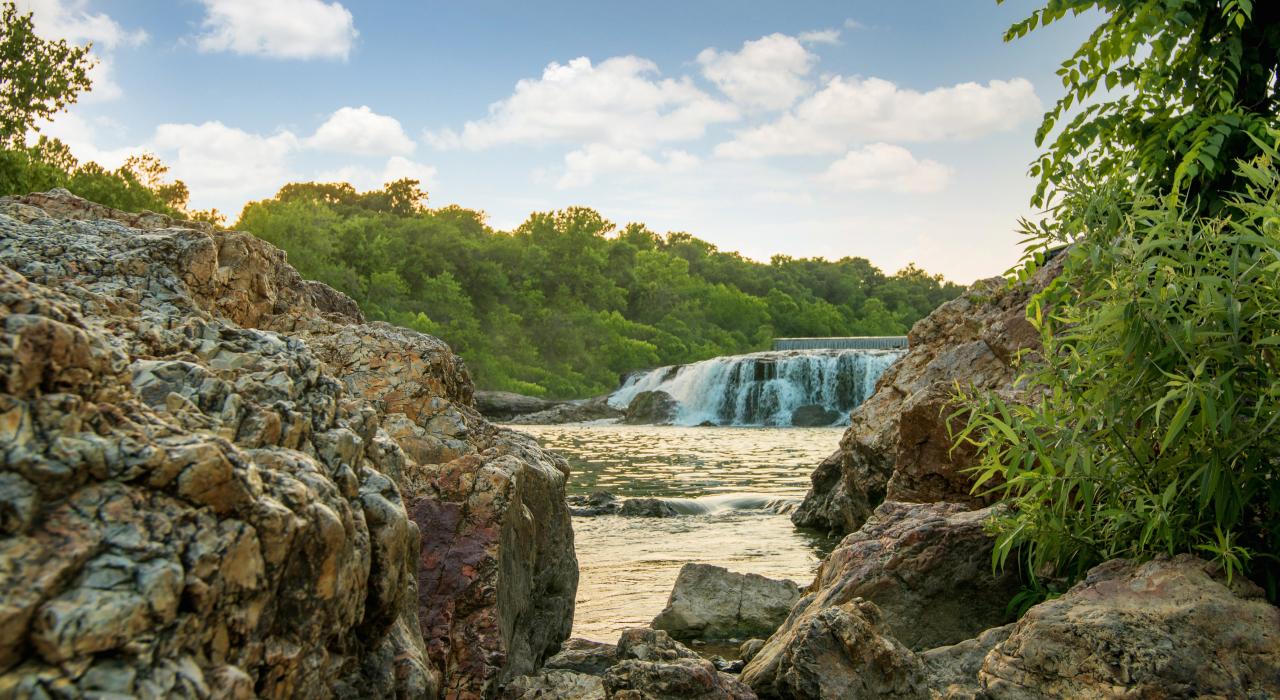 大瀑布，密苏里州最大的持续流动瀑布