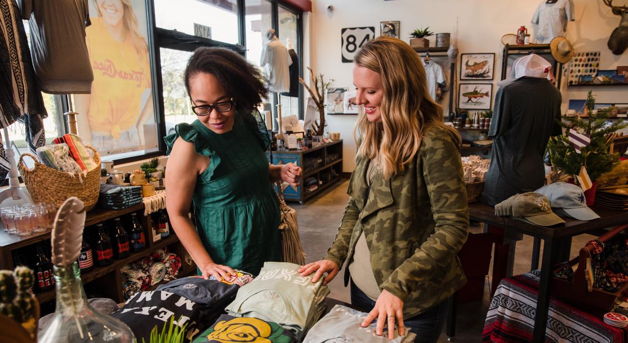 在 Tumbleweed TexStyles 购物，寻找德克萨斯州主题的服装和礼品