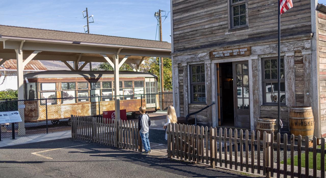 在 Nez Perce County Museum 博物馆参观爱达荷州第一座领地国会大厦