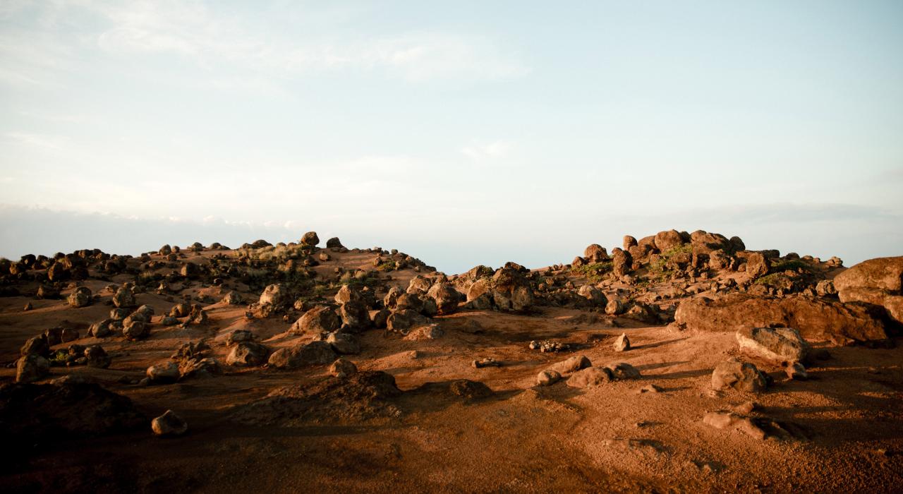 拉奈岛西北部奇西亚卡威罗花园月球般的地貌奇观