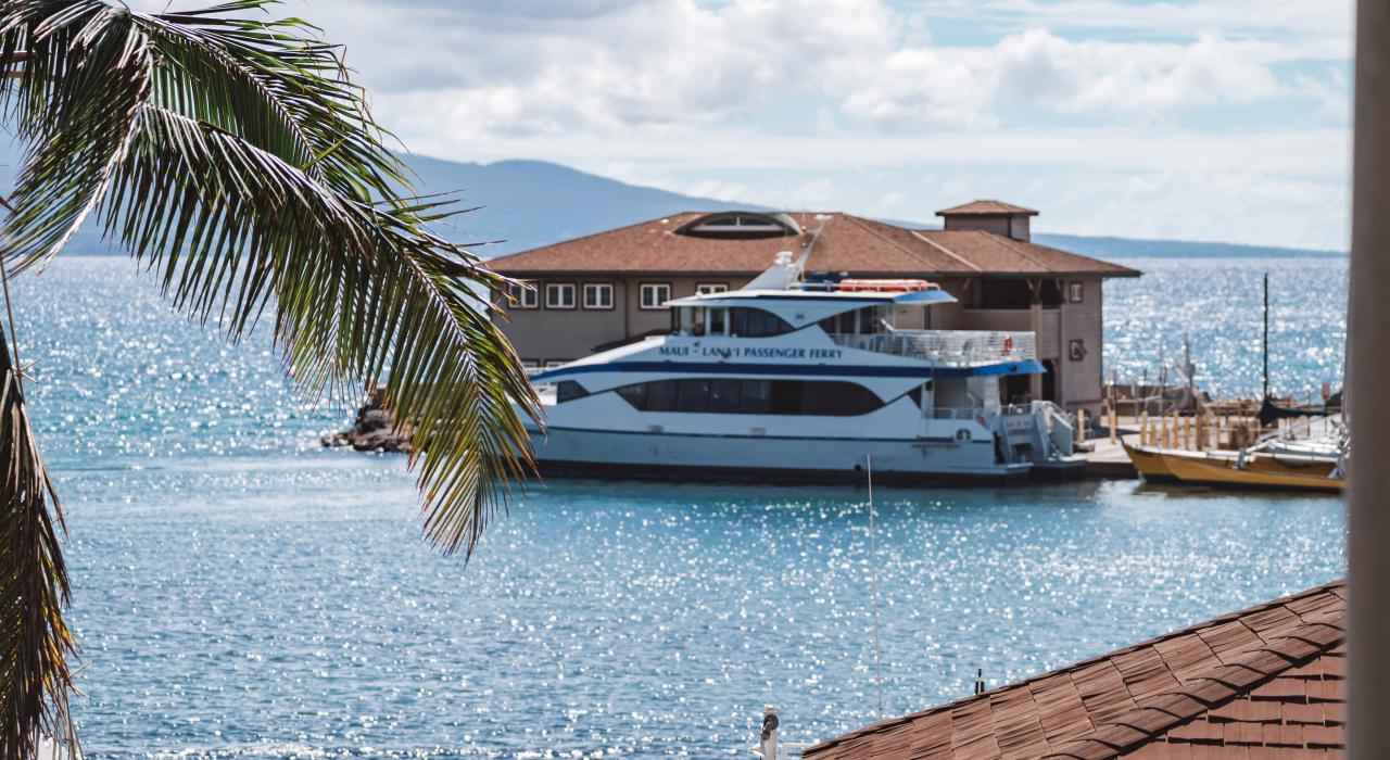 马阿拉埃亚港 (Māʻalaea Harbor) 上从毛伊岛至拉奈岛的客运渡轮
