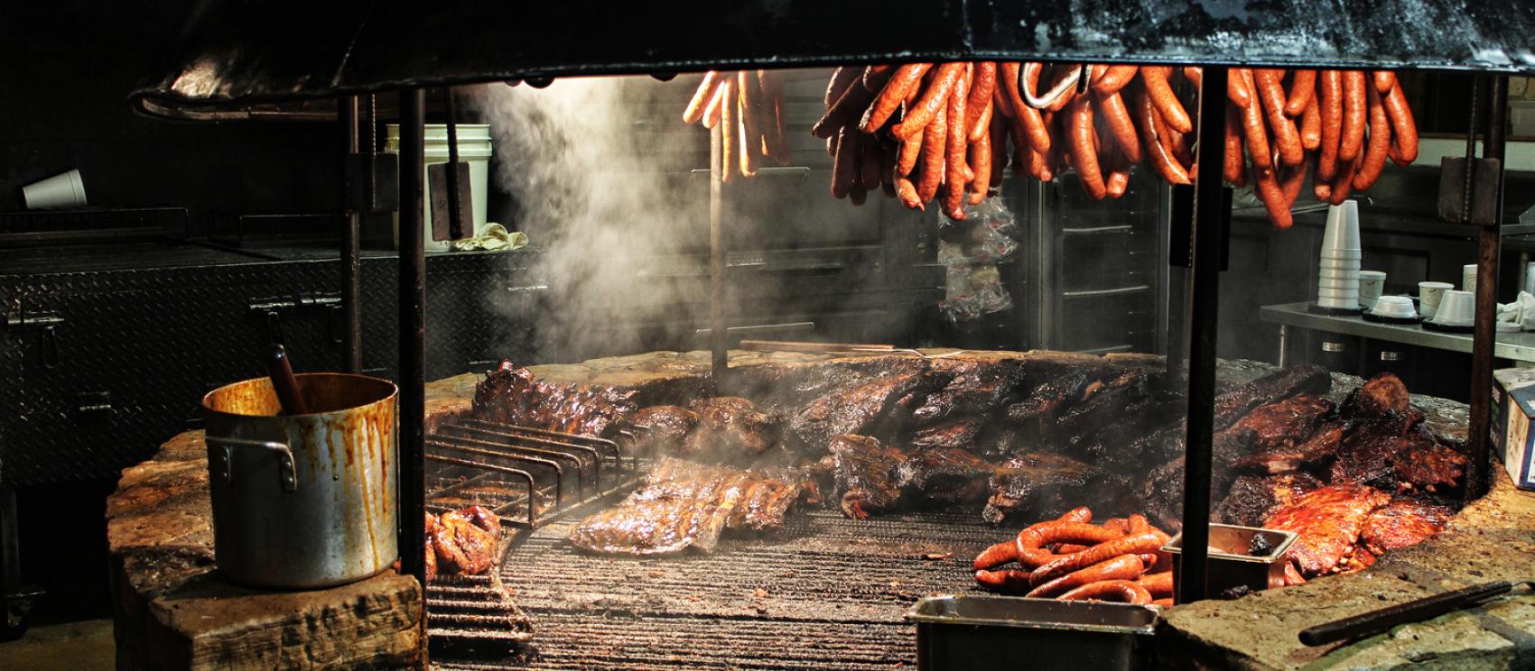 奥斯汀 The Salt Lick 餐厅的德州风味烧烤炉