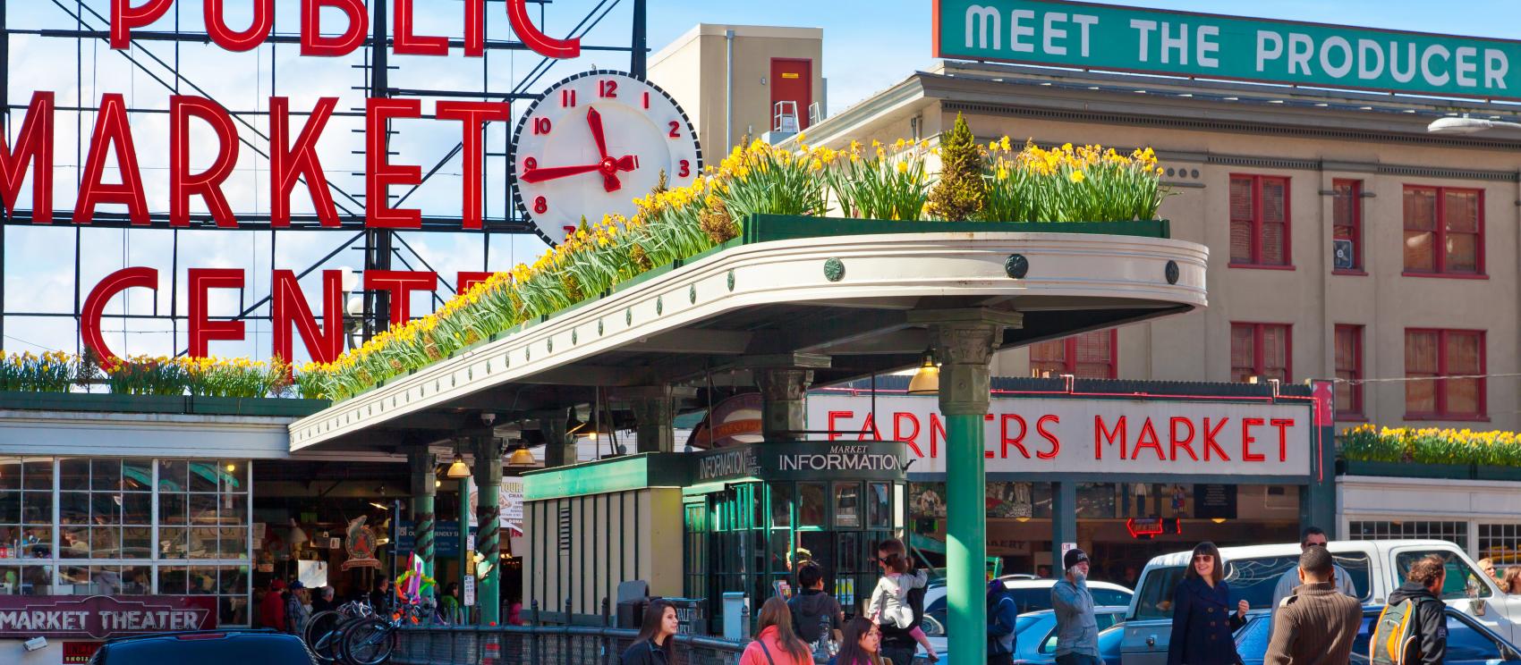 派克市场，建于 1907 年，位于西雅图艾略特湾岸边