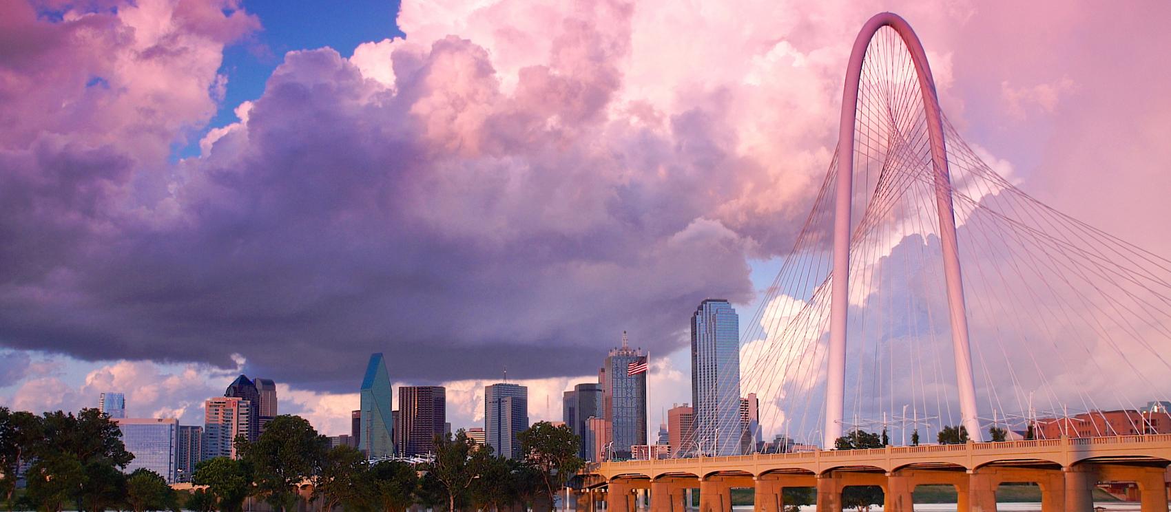 120 米高的玛格丽特•亨特•希尔大桥为达拉斯天际线更添风采