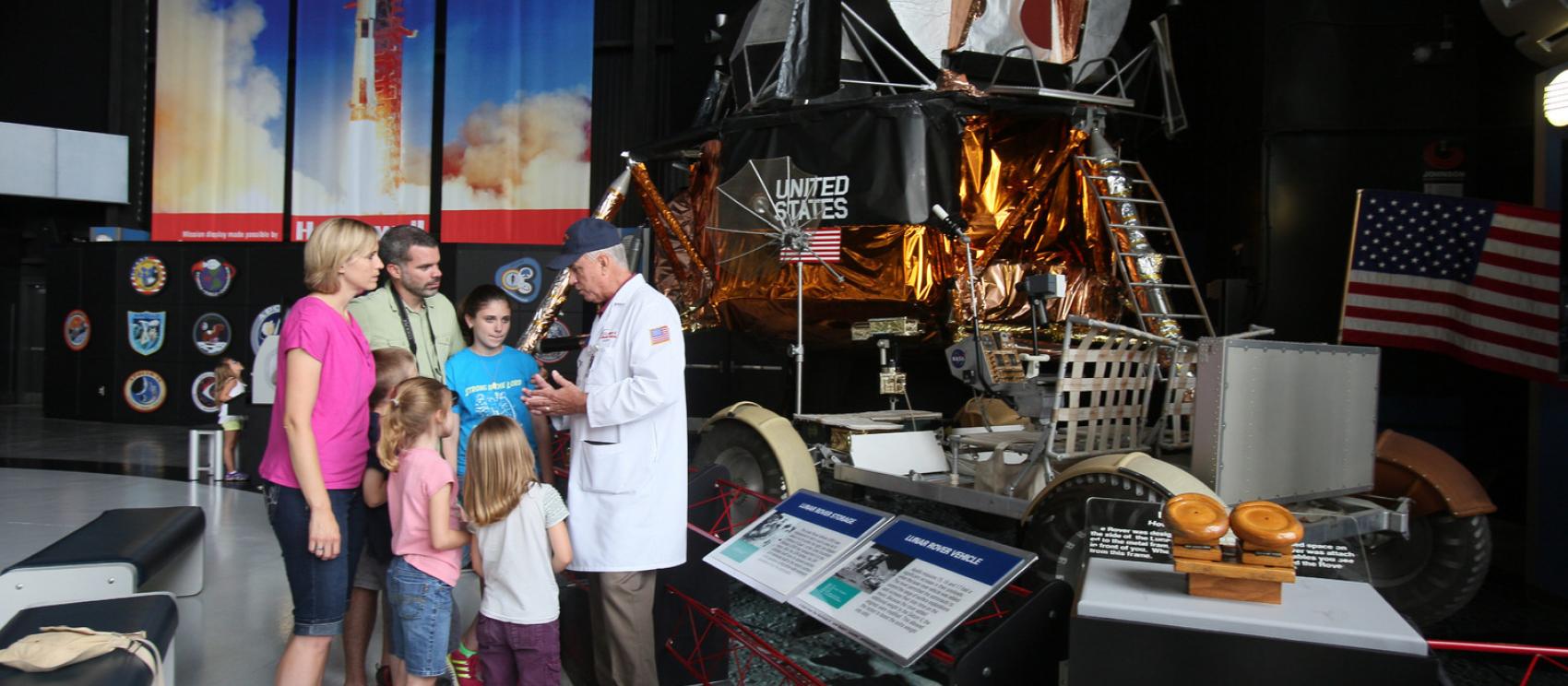 在亨茨维尔美国太空火箭中心了解太空飞行知识