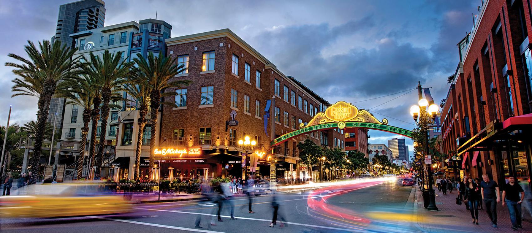 历史悠久的瓦斯灯街区，是圣地亚哥夜生活和文化中心