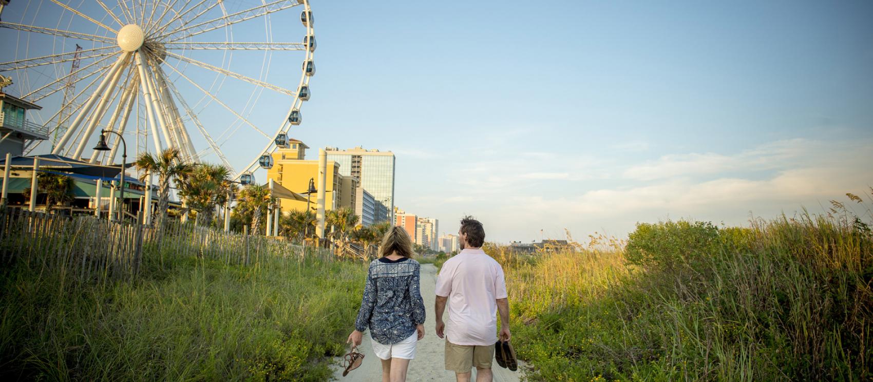 在美特尔海滩浪漫散步