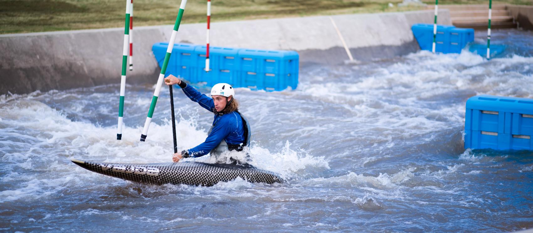 在俄克拉荷马城的 RIVERSPORT Adventure Park 探险公园内乘皮划艇激流勇进，来一场激动人心的漂流之旅