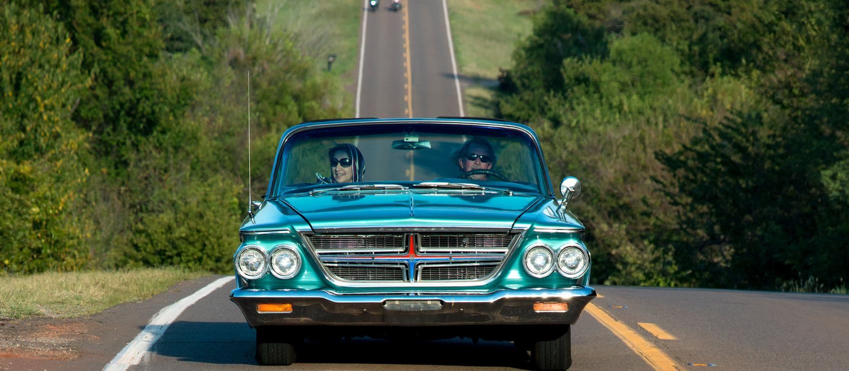 沿着标志性的 66 号公路最长的一段路巡游，欣赏沿途迷人风景