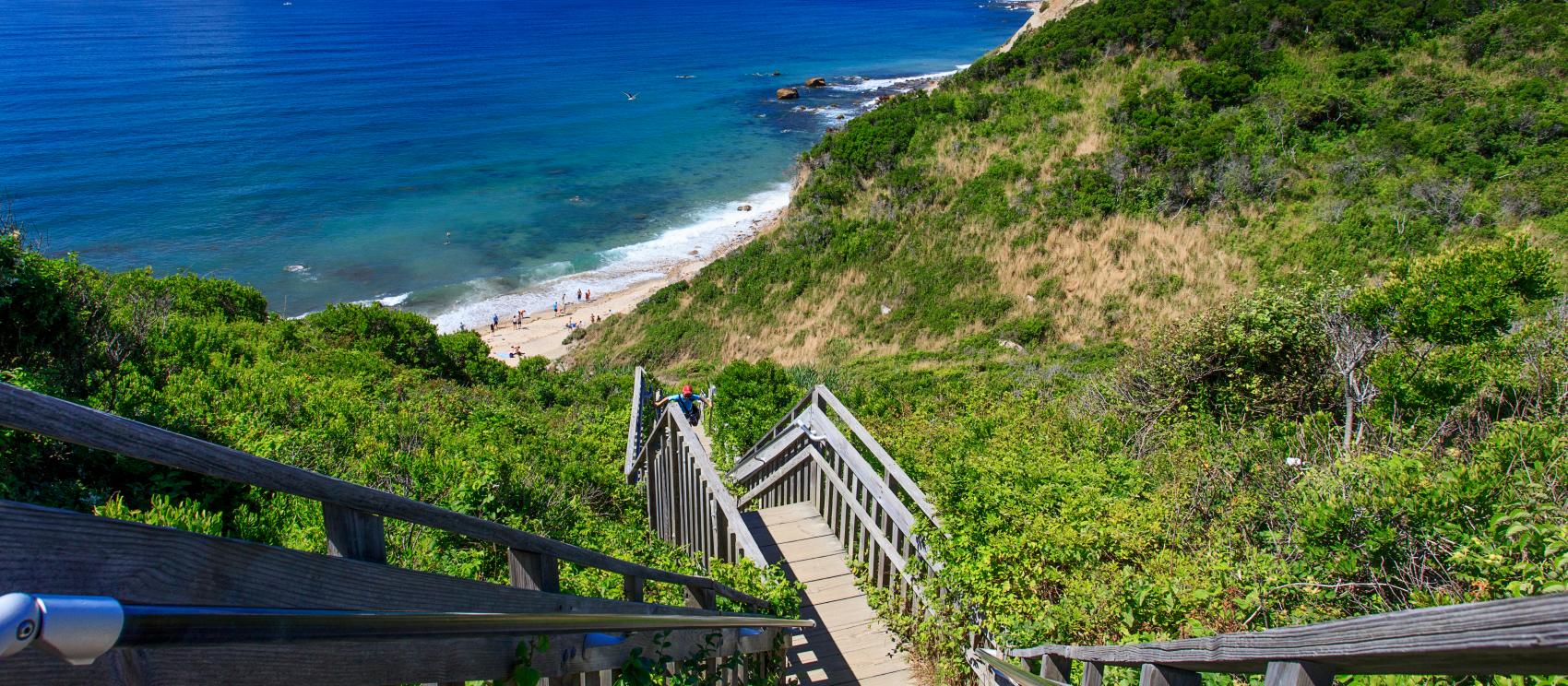 布洛克岛南部海岸边莫赫根悬崖下的海滩