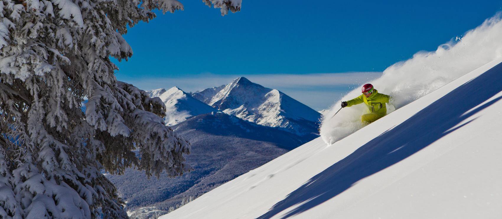 在韦尔度假村的一流滑雪坡体验高山滑雪