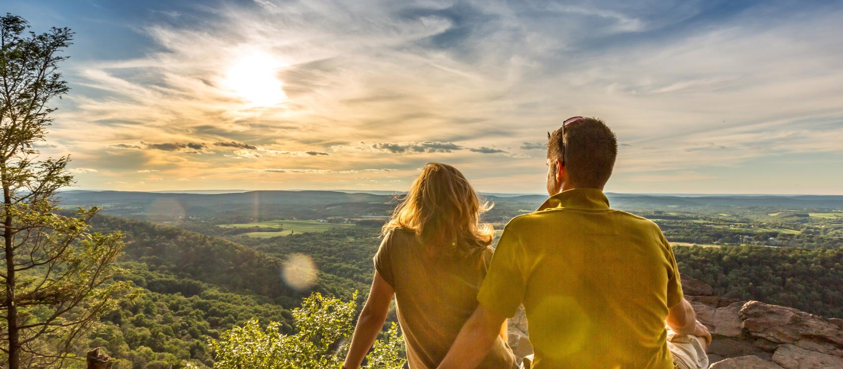 Un descanso después de un día de excursionismo por el Appalachian Trail en el Hawk Rock Overlook