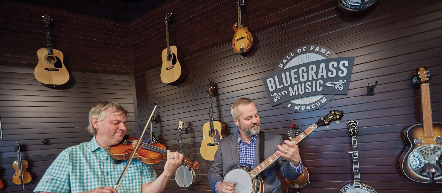 在欧文斯伯勒蓝草音乐名人堂博物馆探索互动式展览